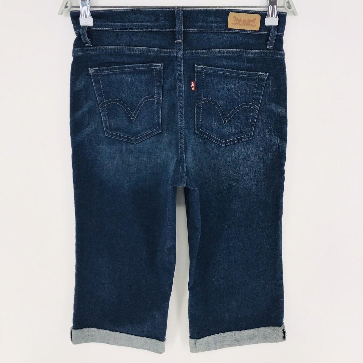 Vintage Levi's 512 Femmes Sur Mesure Bleu Foncé Slim Fit Sous Le Short Du Genou W27