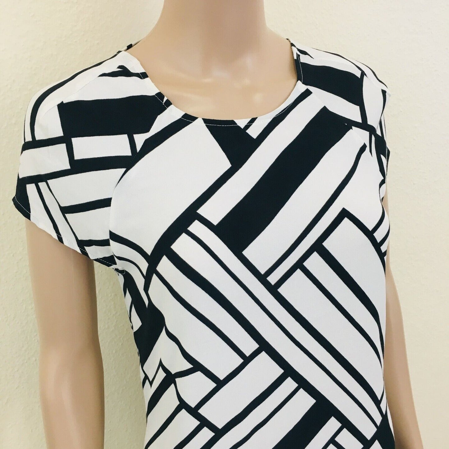 ZARA Black & White Short Sleeve Dress Size M