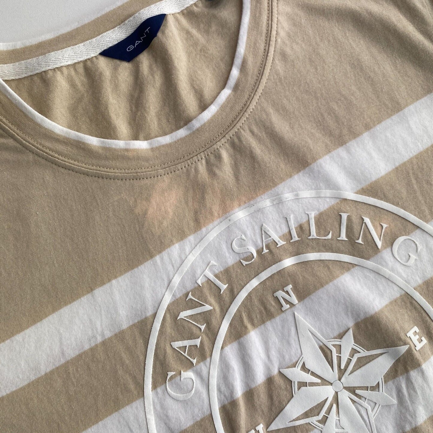 GANT Hellbraunes Sailing T-Shirt mit Rundhalsausschnitt, Größe M