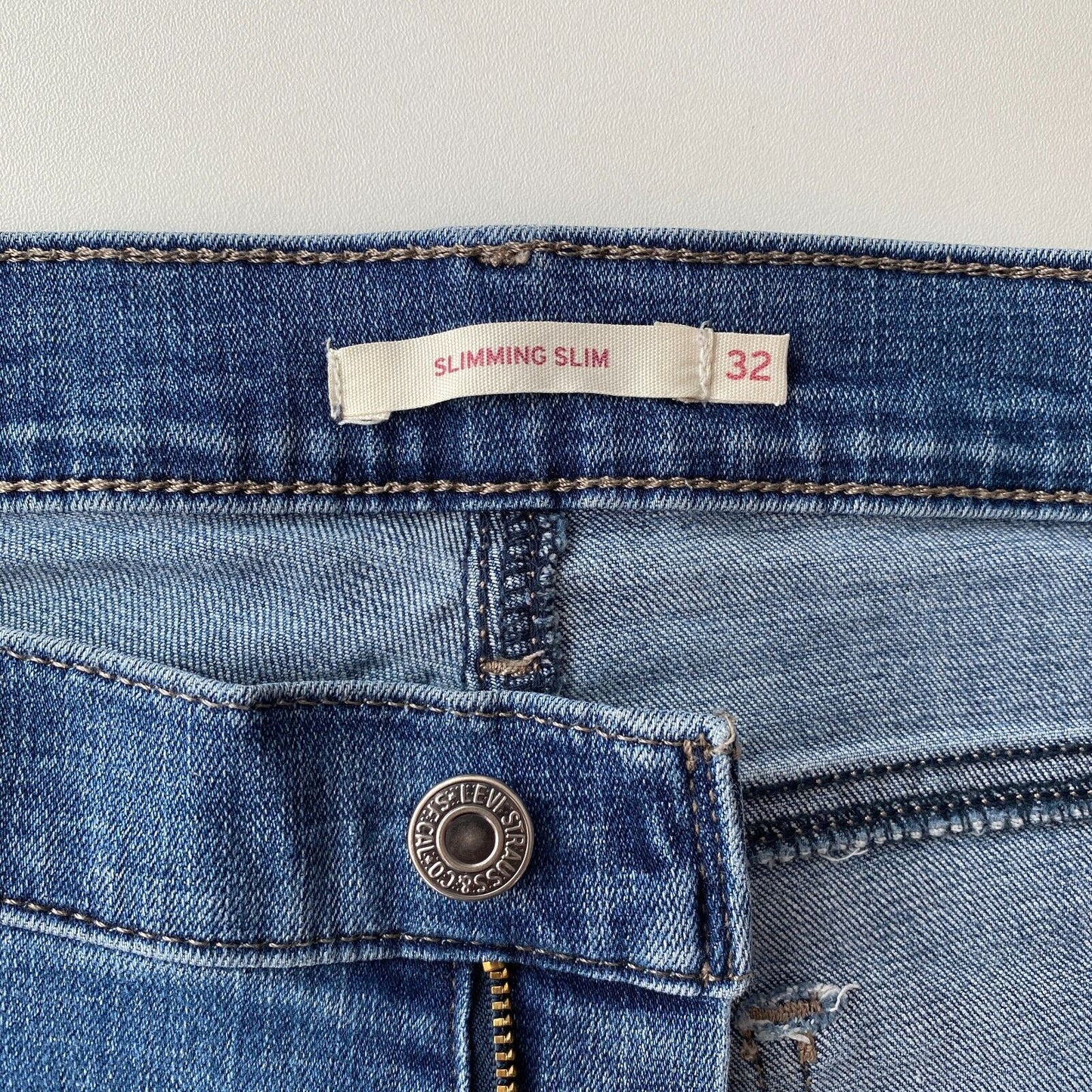 Levi's Damen Blau Schlankmachende Slim Fit Jeans Größe W32 L34