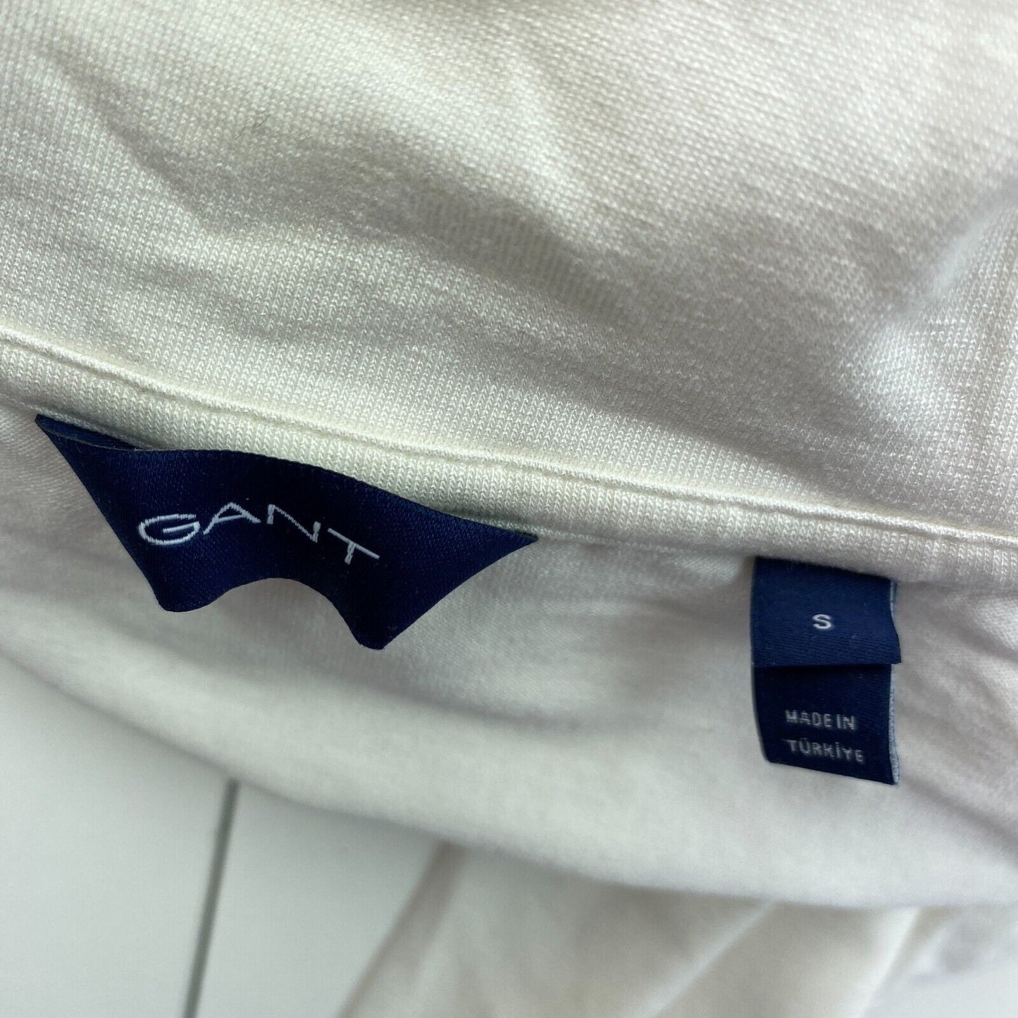 GANT T-Shirt aus weißem Jersey mit langen Ärmeln und hohem Kragen, Größe S