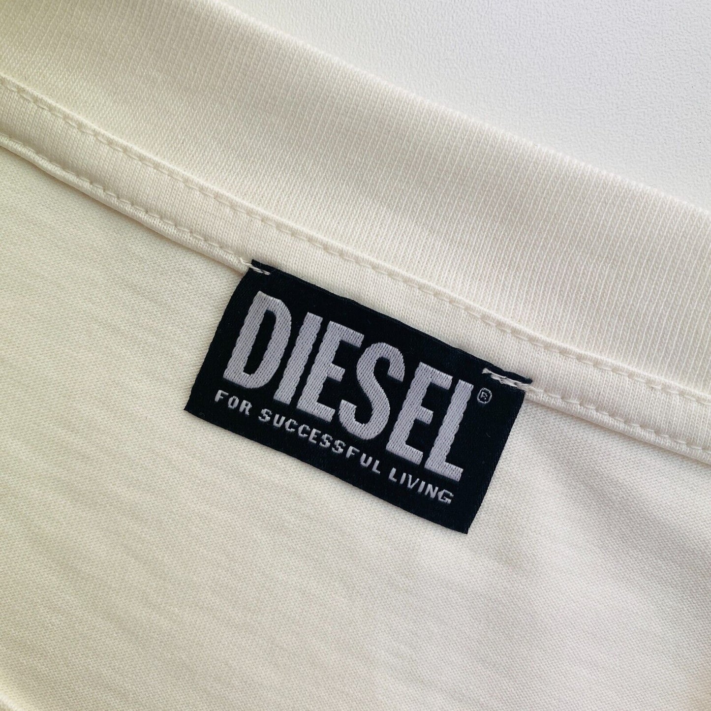 DIESEL Blanc avec Spray Can Print Crew Neck T Shirt Taille XS