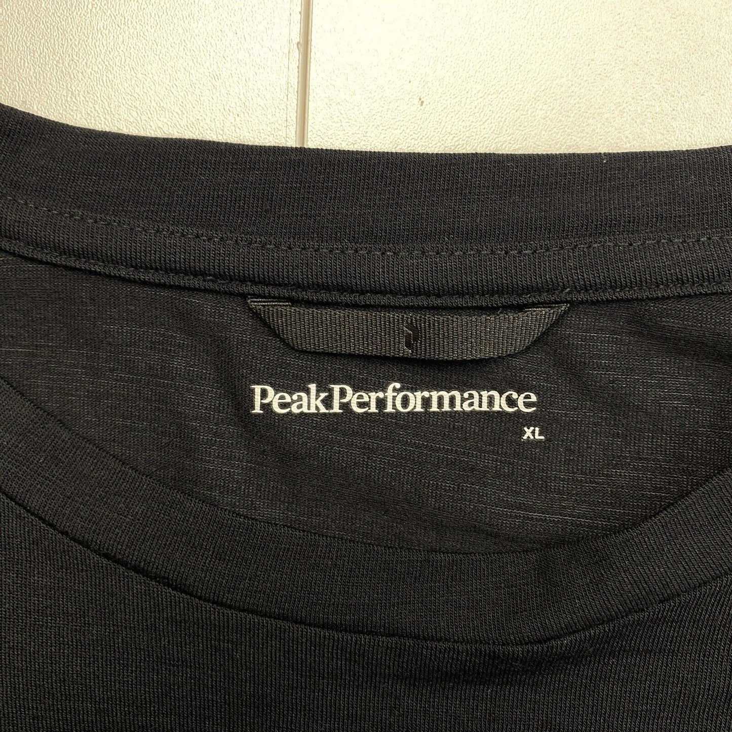 Peak Performance Men Black Magic Crew Neck LS Tee T-Shirt Size XL