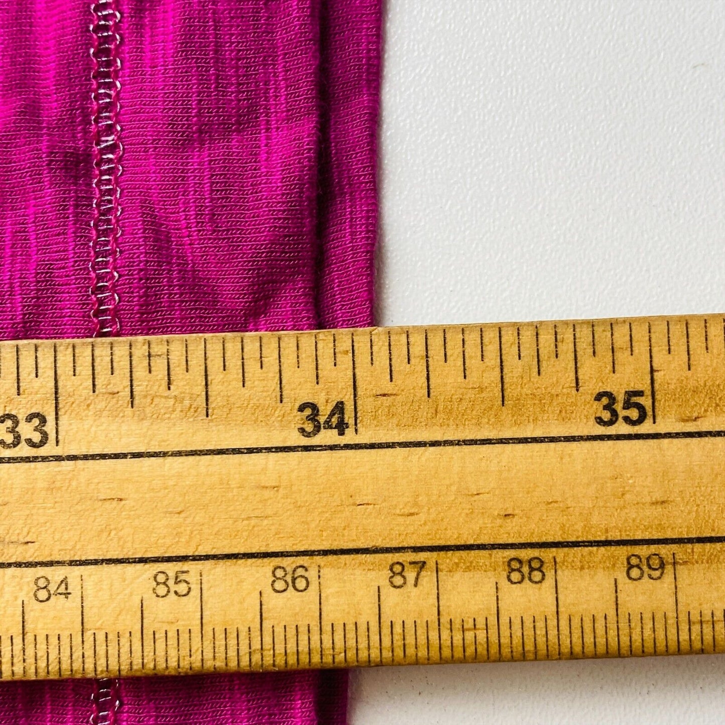 Chilli Pepper – Ärmelloses Neckholder-Jersey-Kleid in Magenta-Lila, figurbetont und ausgestellt, Größe L