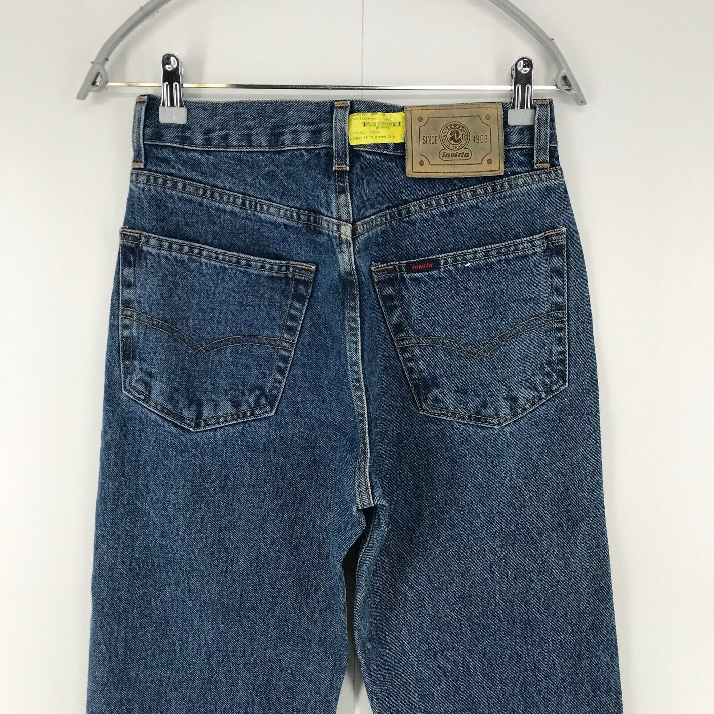 INVICTA Damen Jeans in Dunkelblau mit normaler, konischer Passform, Größe W28, hergestellt in Italien