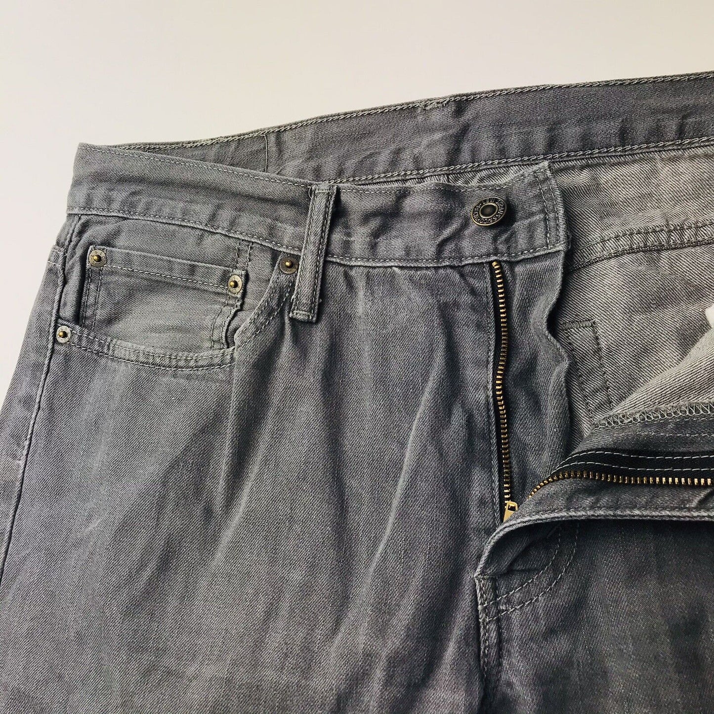 Levi's 514 Jeans in normaler gerader Passform, Dunkelgrau, Größe W34 L31