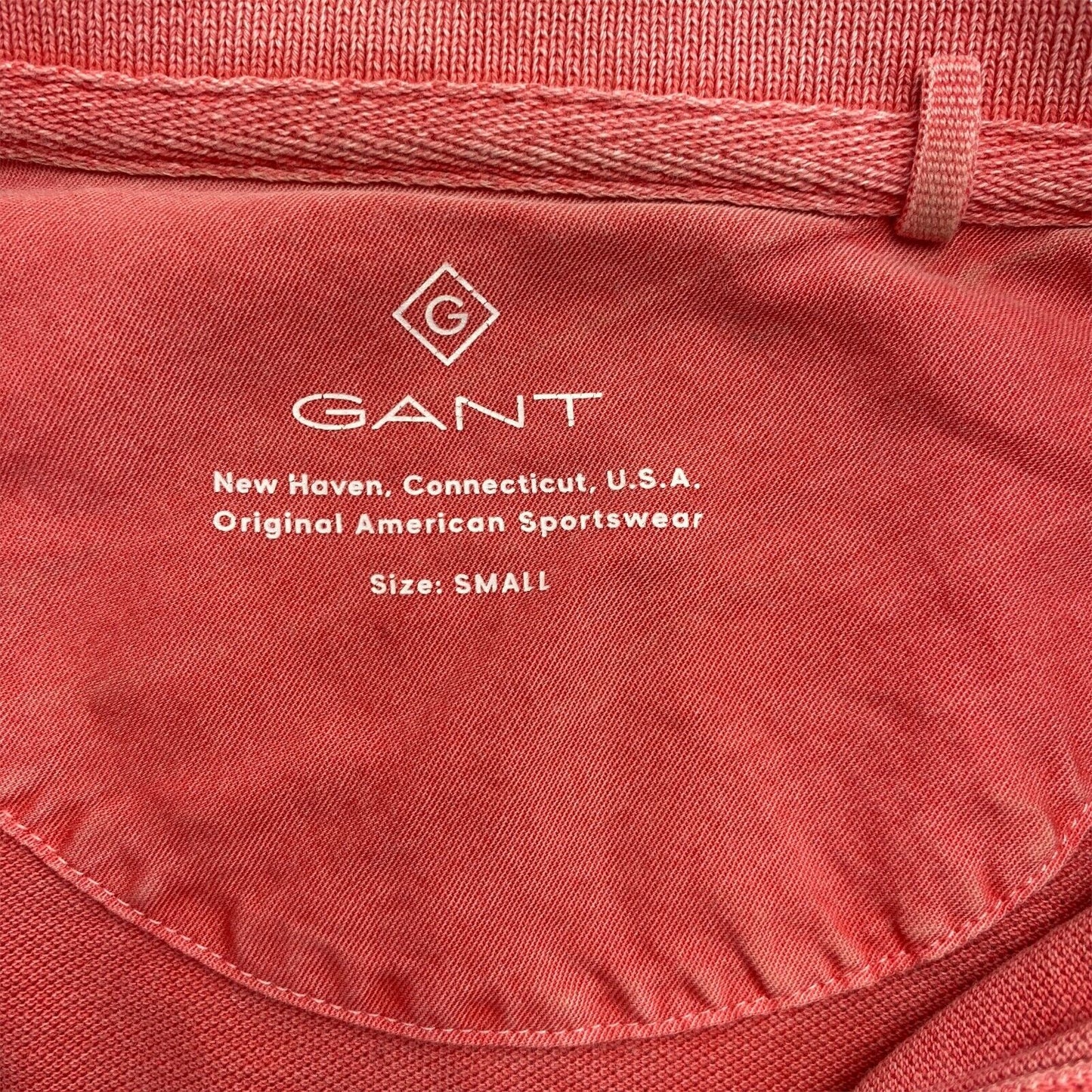 GANT T-Shirt mit Polokragen und gebleichtem Piqué, Rot, Größe S