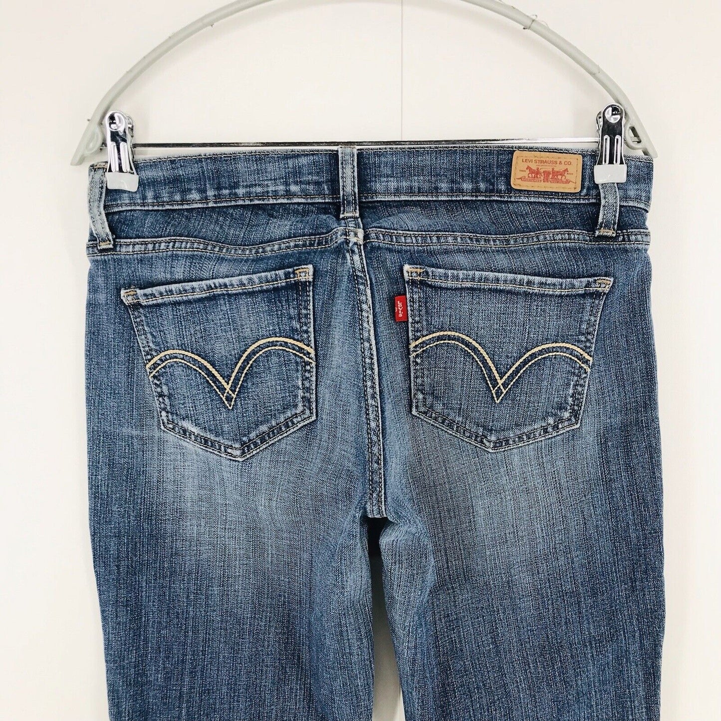 vintage Levi’s 524 Femmes Bleu Regular Bootcut Fit Jeans 9 Court / W30 L30