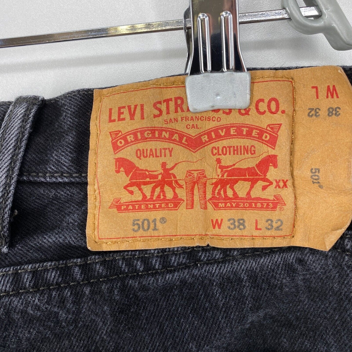 Levi's 501 Schwarze Original-Jeans in normaler gerader Passform, W38 L24