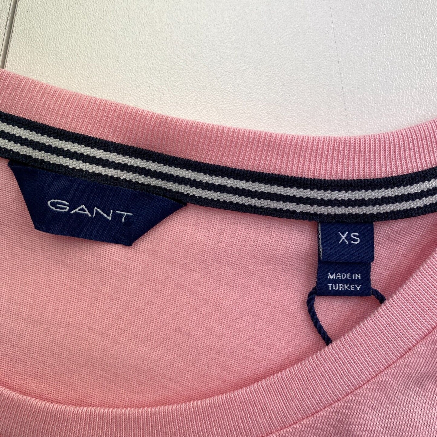 GANT T-shirt à col rond avec logo rose taille XS