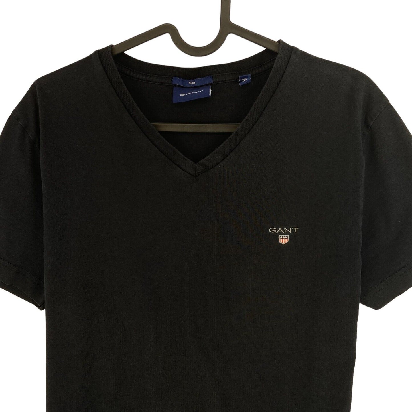 GANT T-Shirt mit V-Ausschnitt und schmaler Passform, Schwarz, Original, Größe M