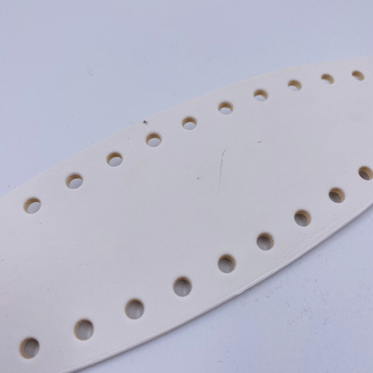 GANT Ladies White 100% Leather Perforated Waist Belt Size 70 cm 28 in.