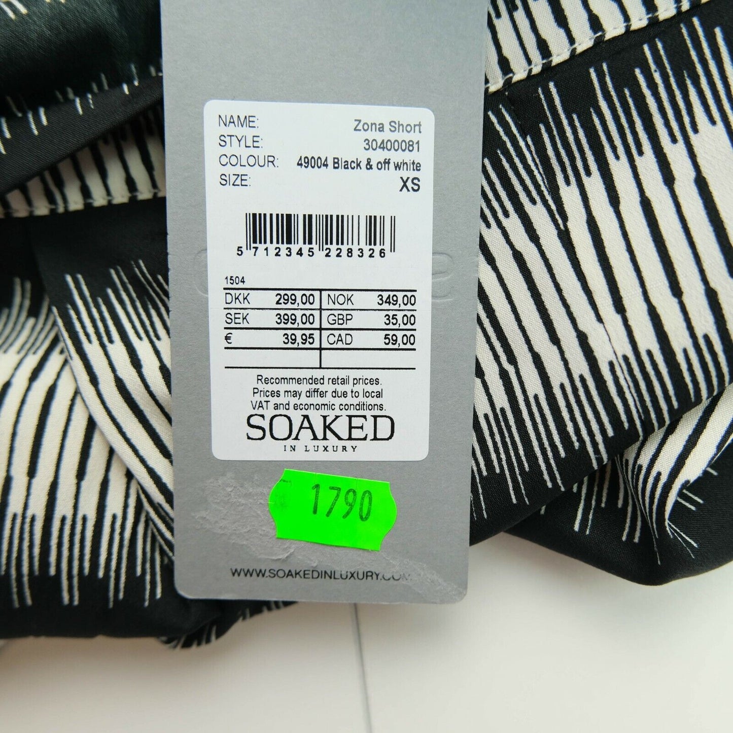 SOAKED In Luxury Schwarz Weiß Schlagshorts Größe XS S