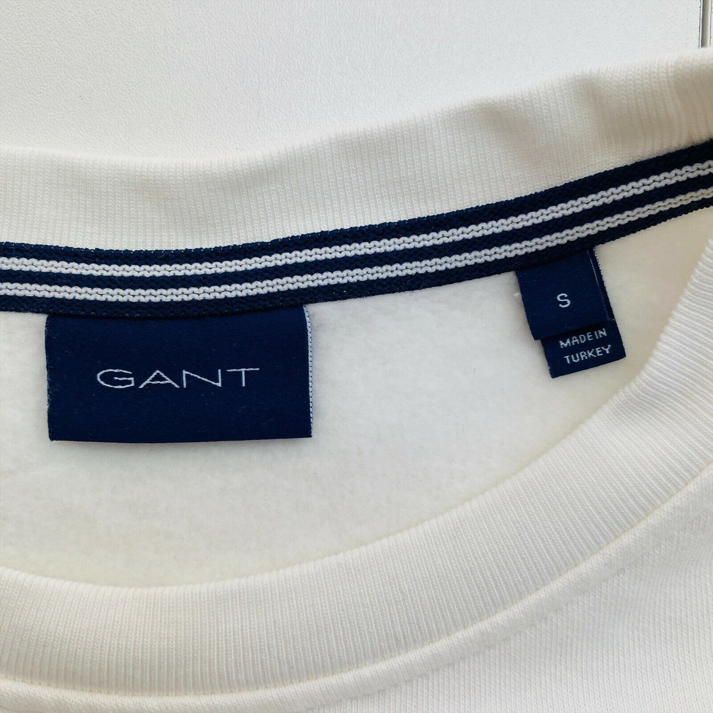 GANT Weißer Pullover mit Rundhalsausschnitt und Logo, Größe S