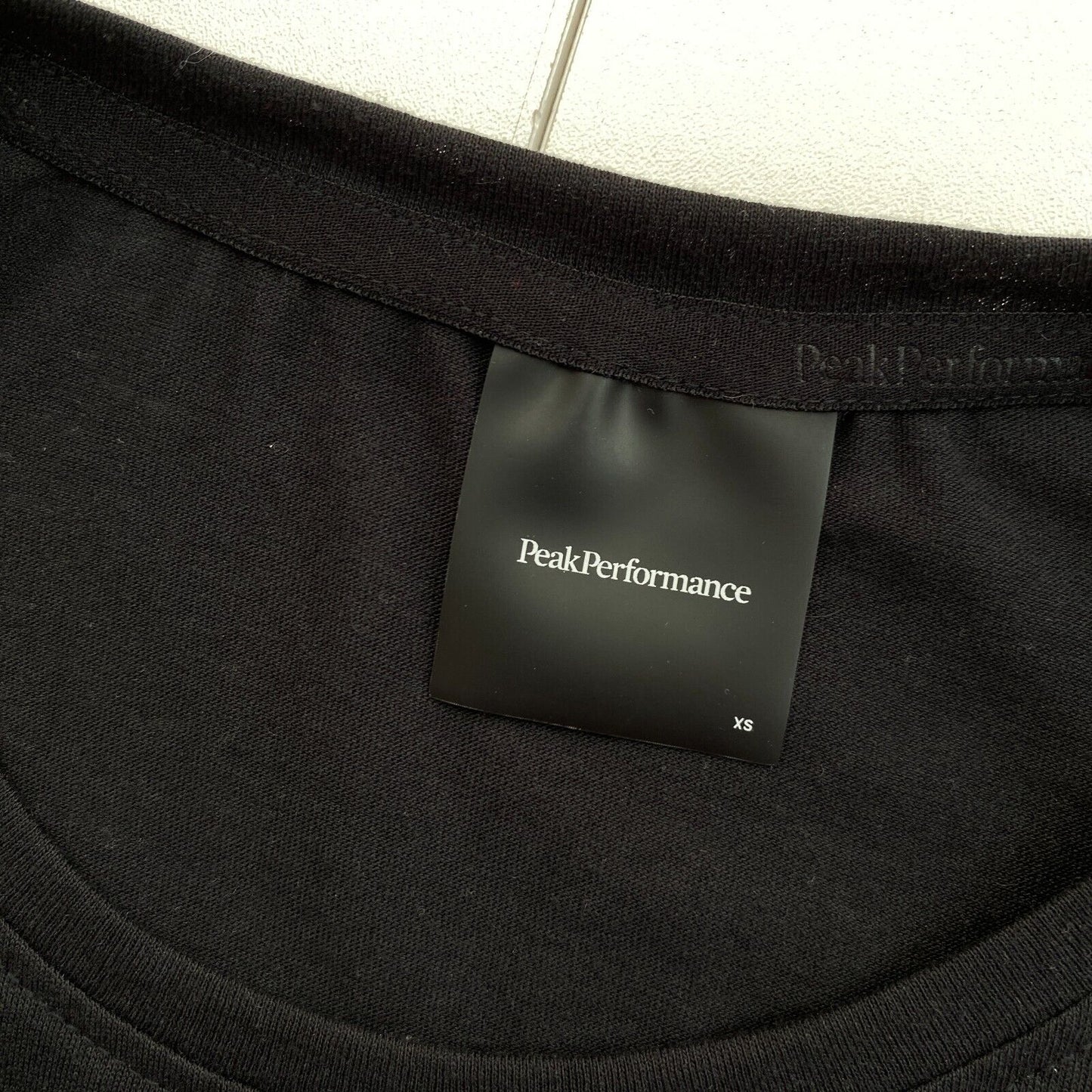 Peak Performance – T-Shirt „Explore“ mit Streifen und Rundhalsausschnitt, Schwarz, Größe XS