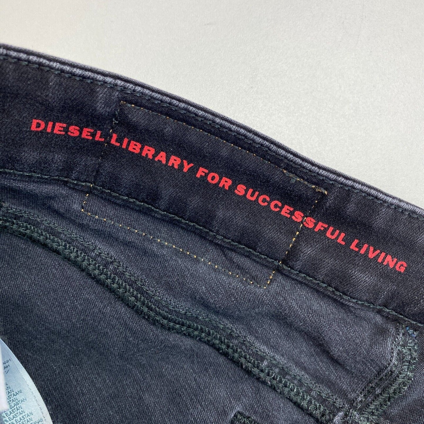 DIESEL Schwarze Super Skinny Jeans Größe W26