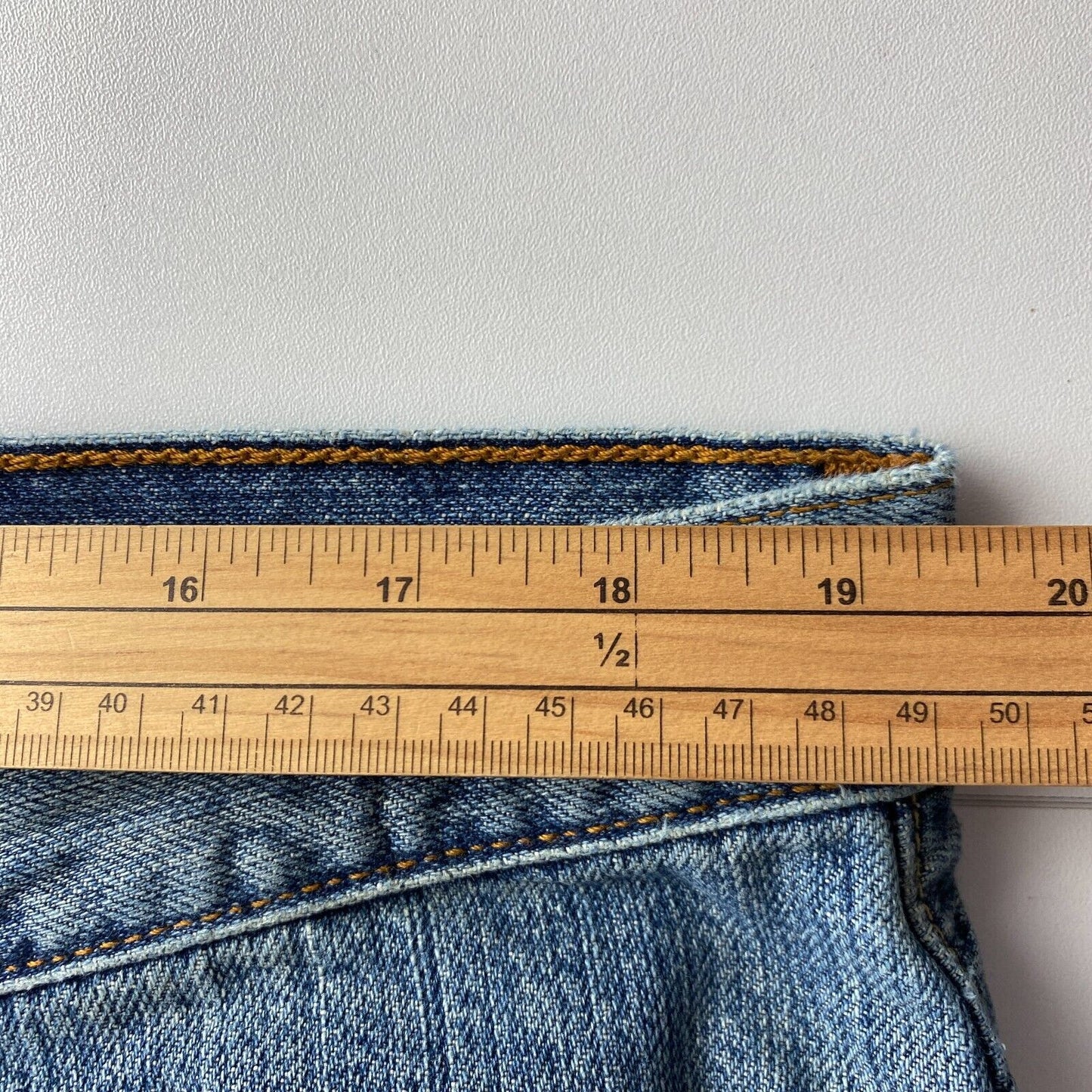 Vintage Levi's 559 Blue Relaxed Straight Fit Jeans Size W38 L34