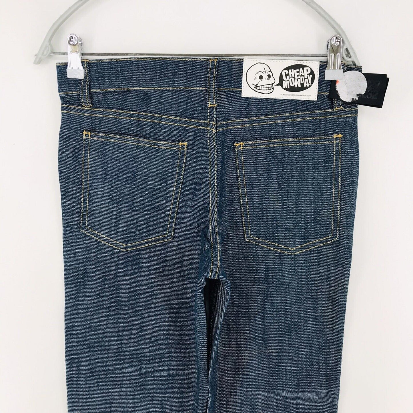 CHEAP MONDAY 70S STR Damen Jeans in Dunkelblau mit normaler Bootcut-Passform, W29 L32