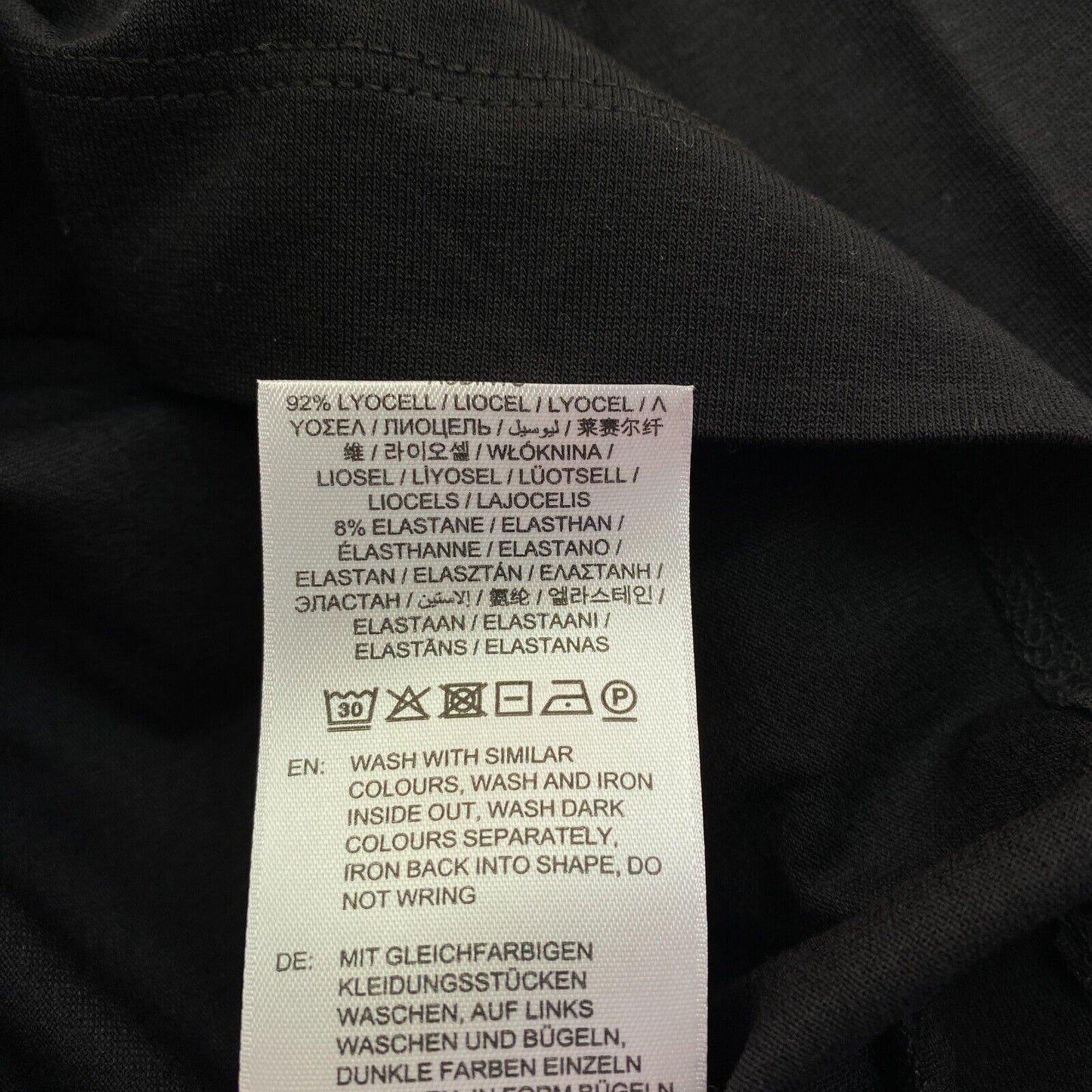 GANT T-Shirt aus schwarzem Jersey mit langen Ärmeln und Rollkragen, Größe S