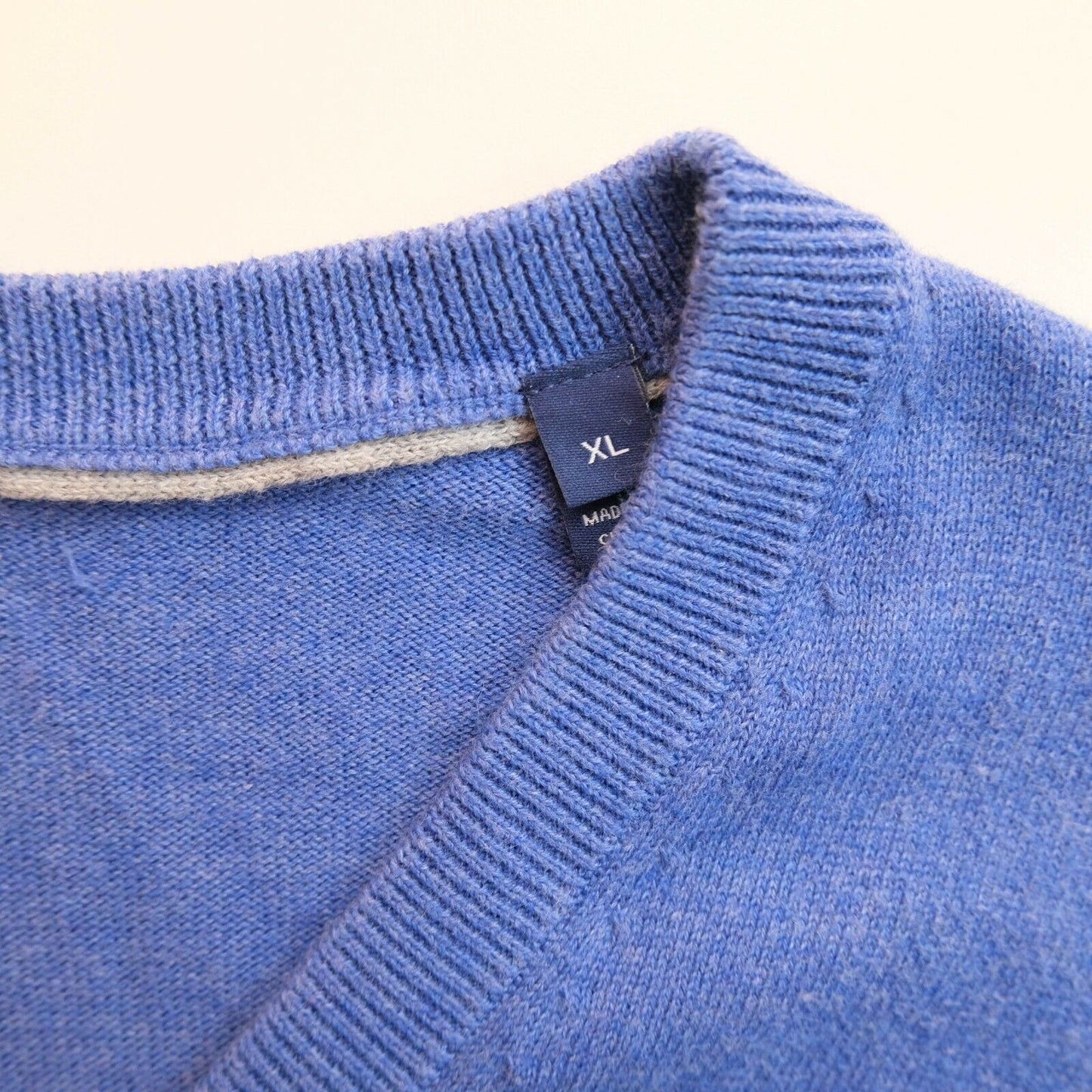 GANT Blauer Pullover mit V-Ausschnitt, Größe XL