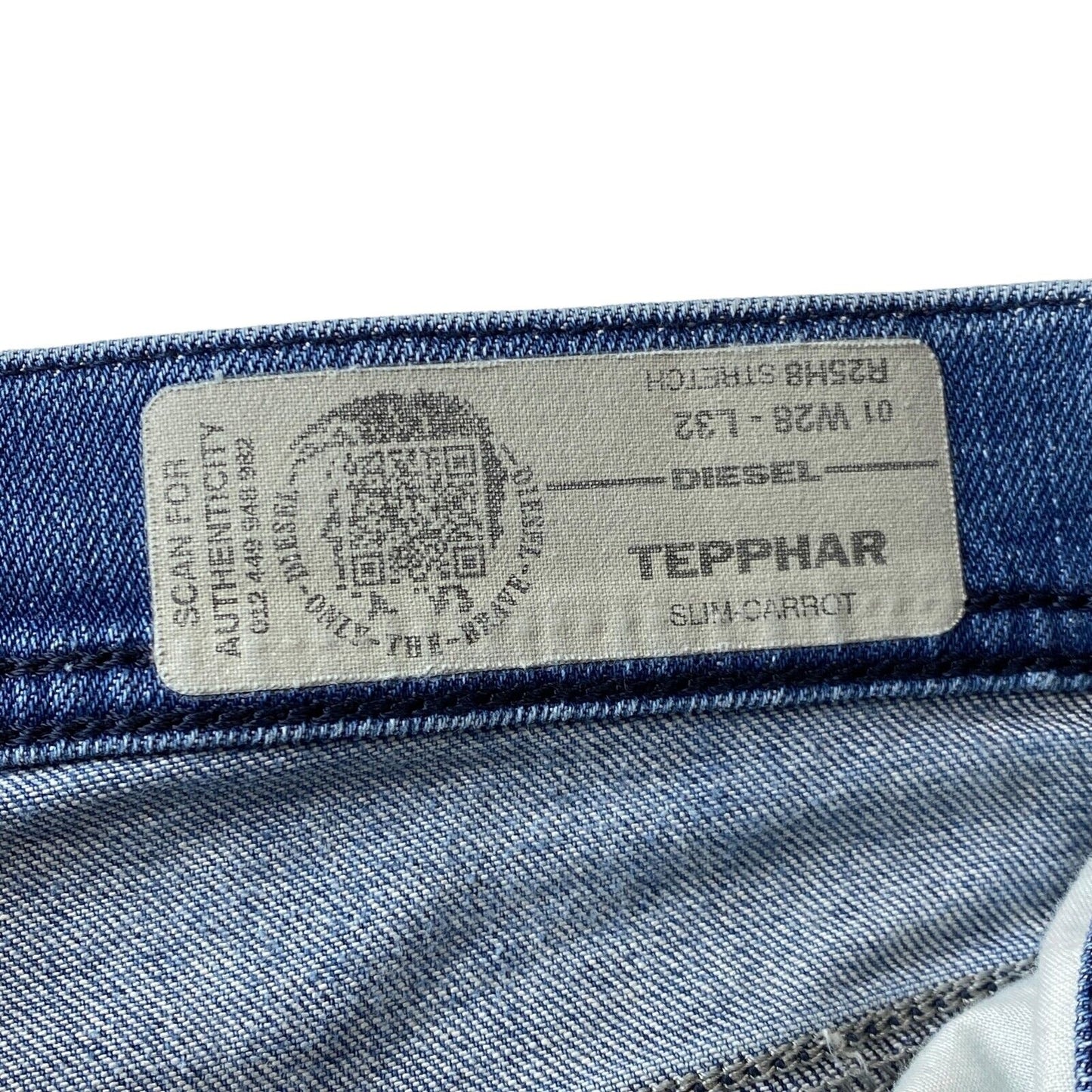 Diesel TEPPHAR, Blaue Stretch-Jeans im Karottenschnitt, zerrissen, W28 L32