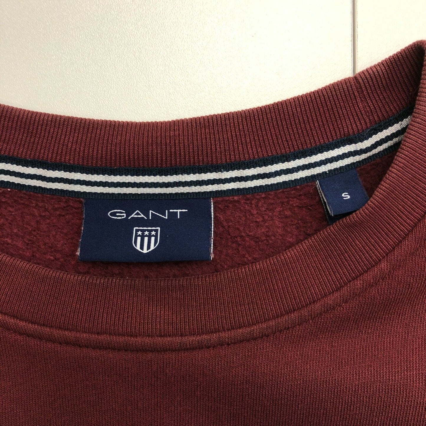 GANT Brauner Pullover mit Rundhalsausschnitt und großem Logo, Größe S