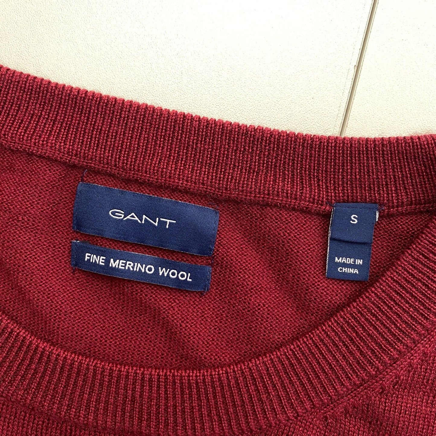 GANT Dunkelrotes Kleid aus 100 % Wolle, lange Ärmel, Rundhalsausschnitt, Größe S