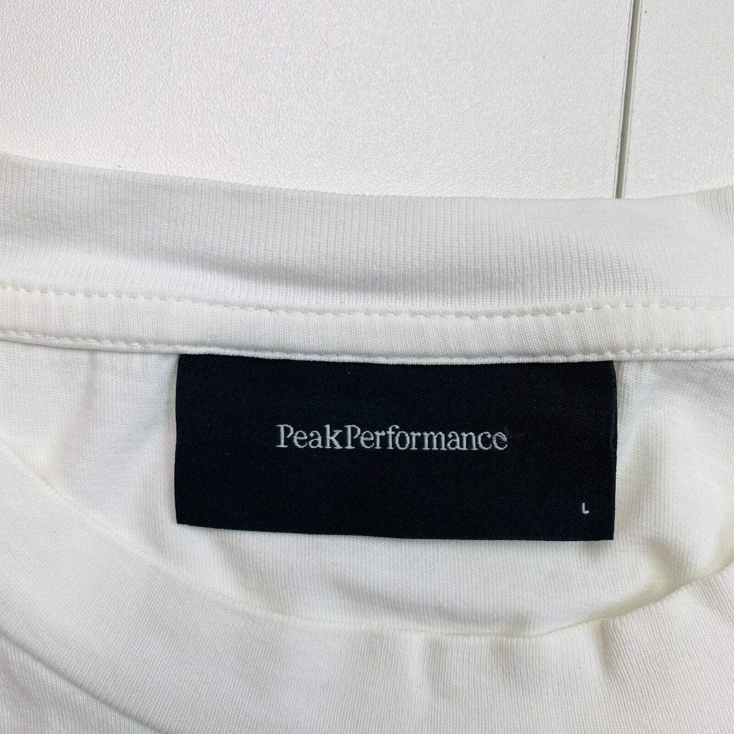 Peak Performance Men White Seasonal Patch Crew Neck Tee T-Shirt Size L