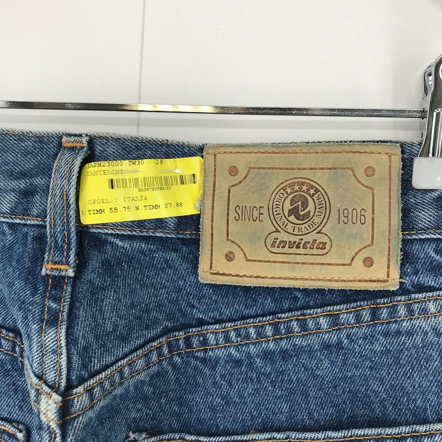 INVICTA Damen Jeans in Dunkelblau mit normaler, konischer Passform, Größe W28, hergestellt in Italien