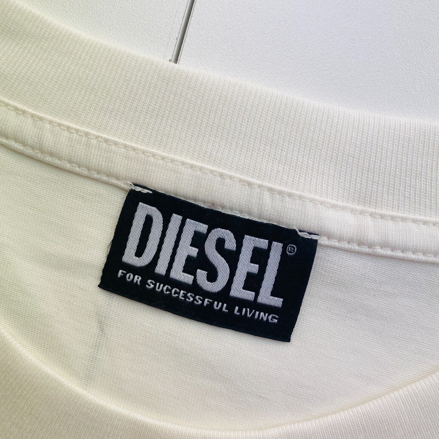 DIESEL Blanc avec Spray Can Print Crew Neck T Shirt Taille XS