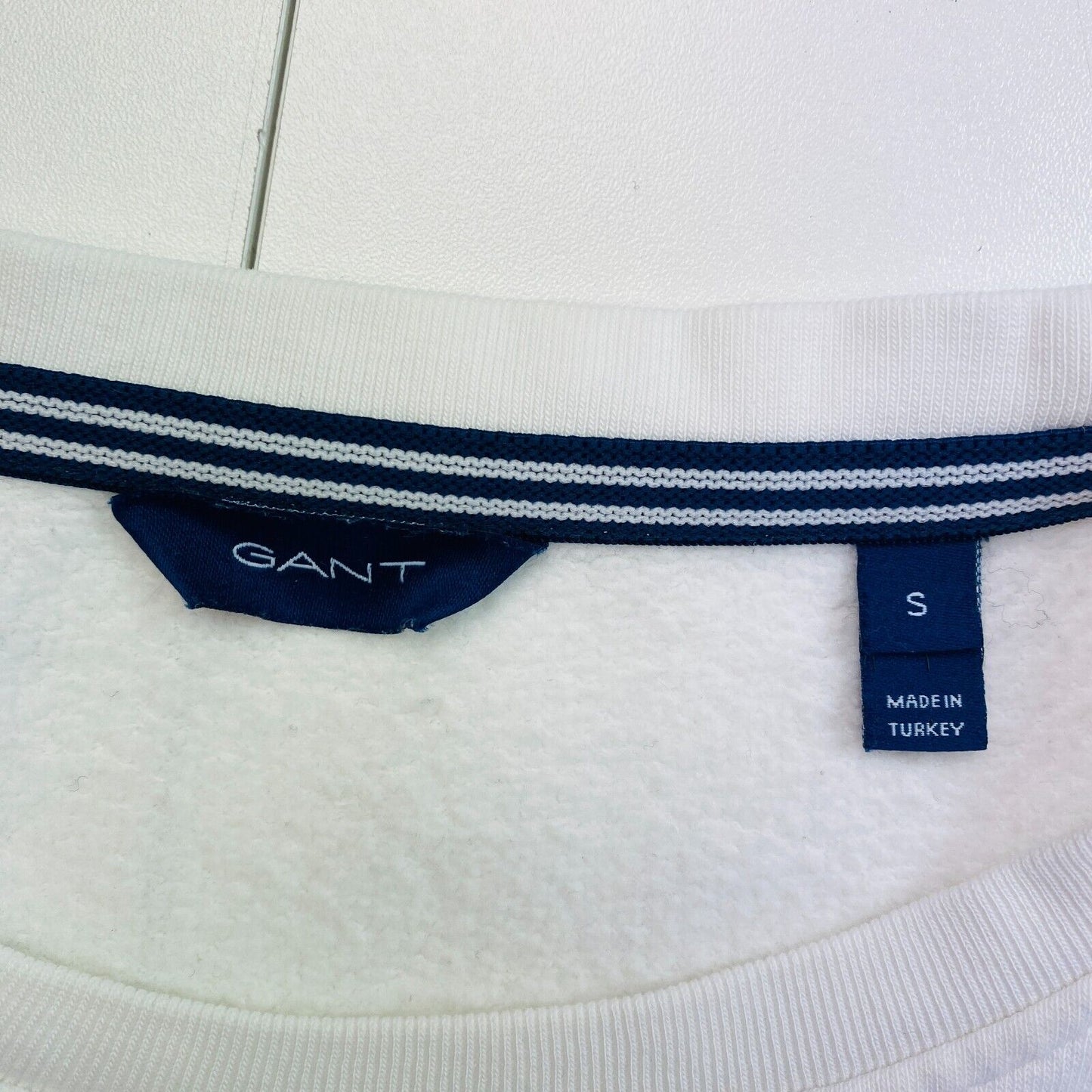 GANT Weißer Pullover mit Rundhalsausschnitt und Logo, Größe S