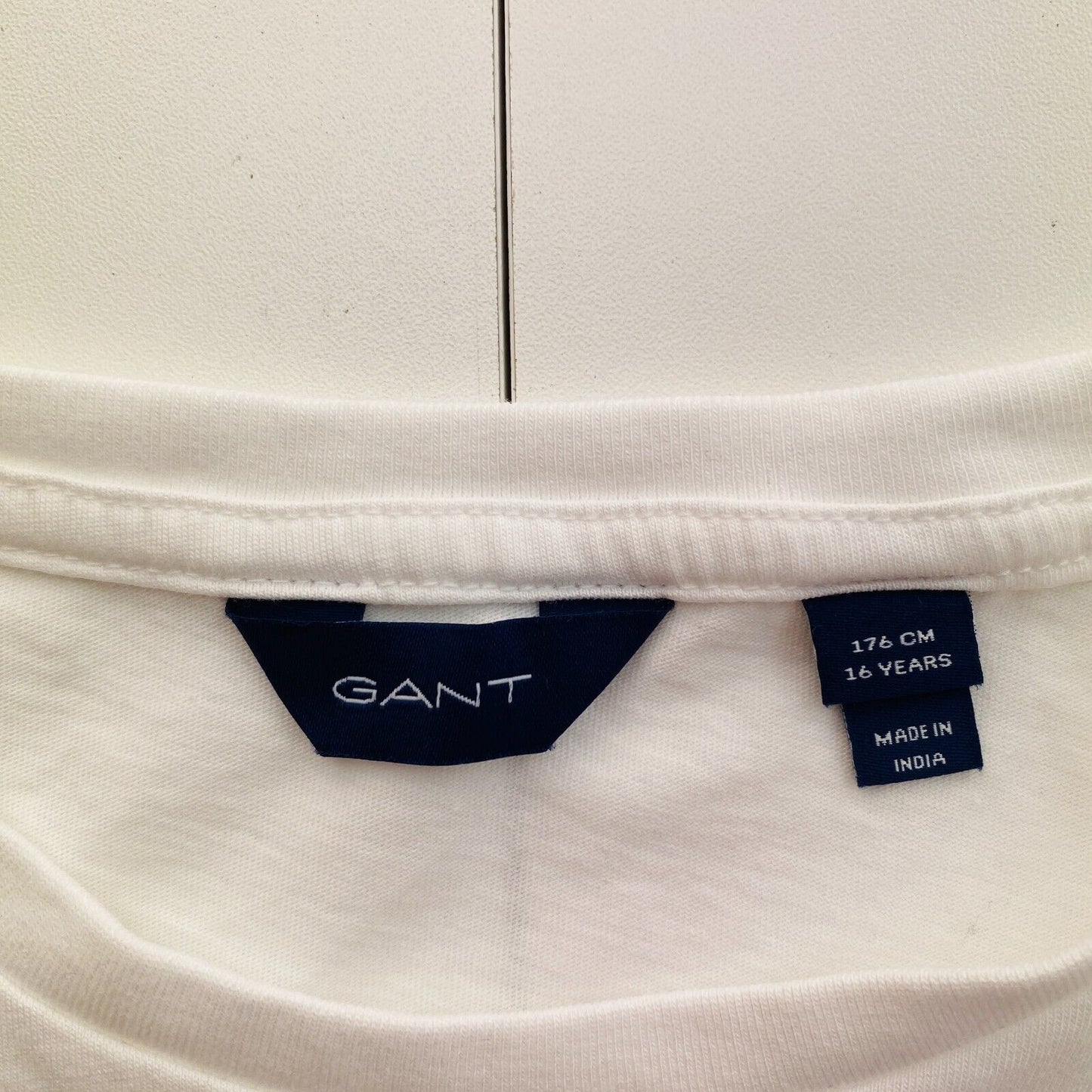 GANT Boys White Shield Crew Neck SS T Shirt Size 16 Years 176 cm