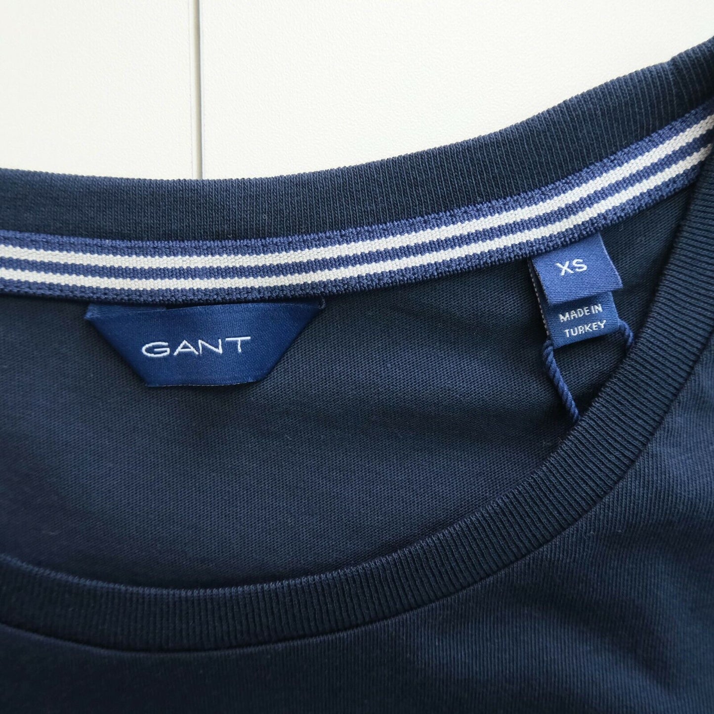 GANT T-shirt à manches longues et col rond bleu marine avec grand logo taille XS