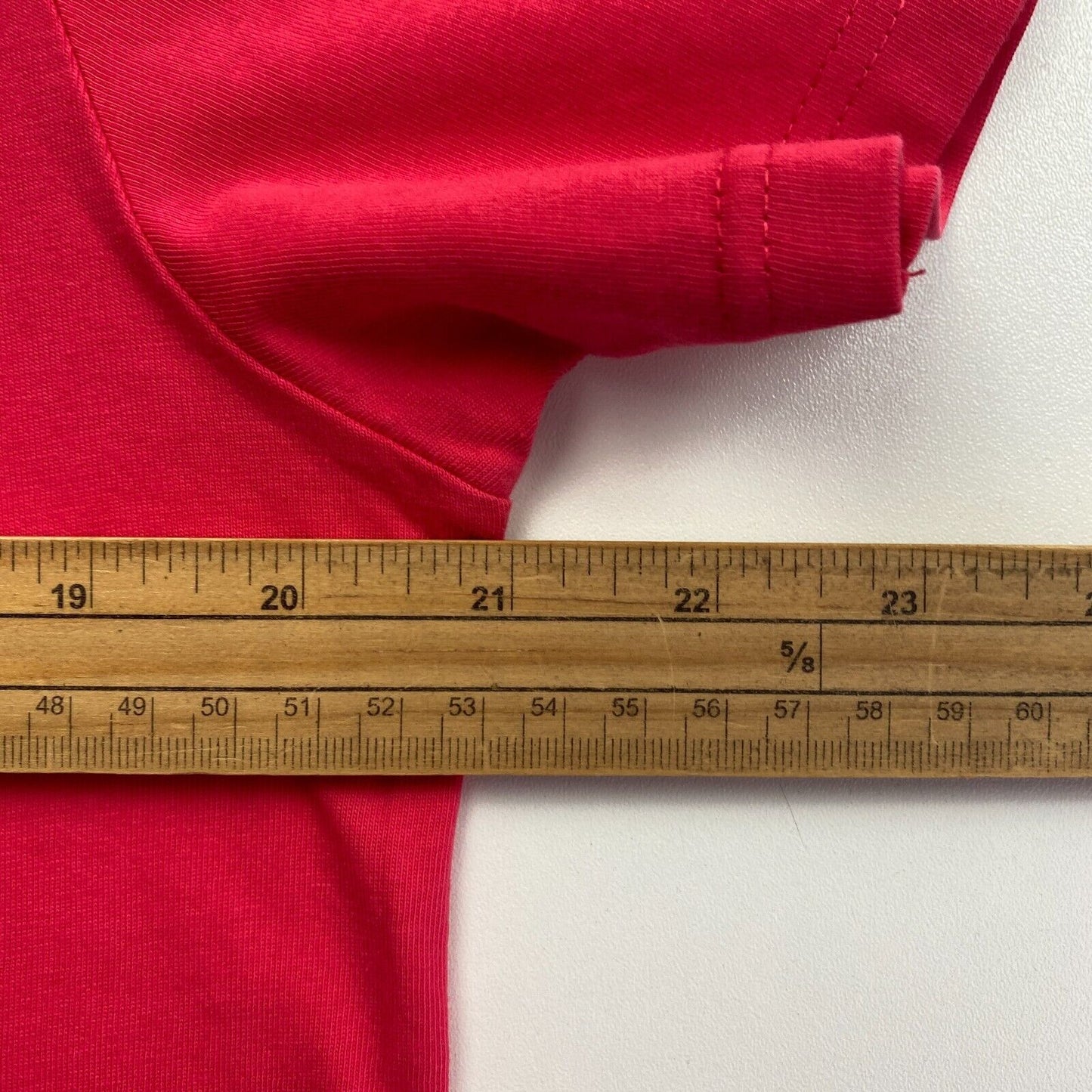 GANT T-Shirt mit Rundhalsausschnitt und kontrastierendem Logo, Rot/Pink, Größe L