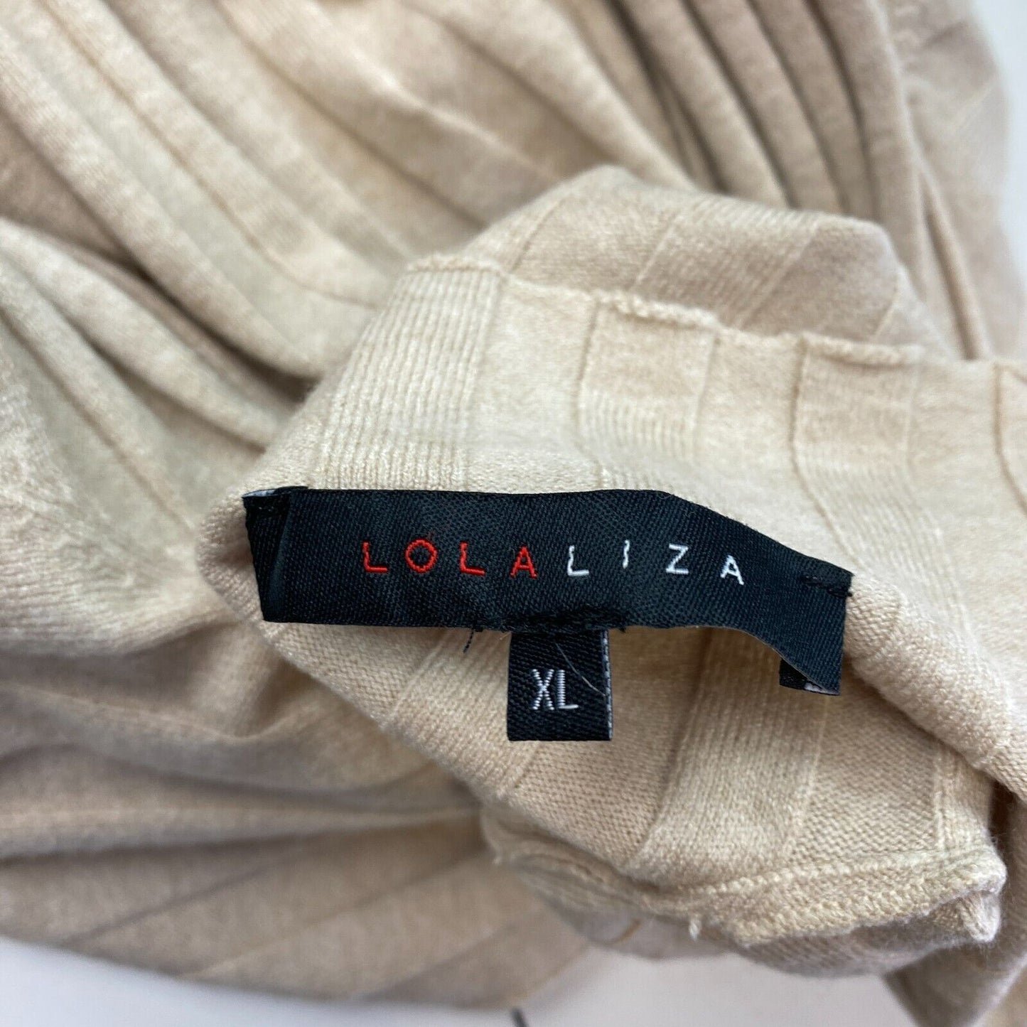 LOLA LIZA, Braunes Stretch-T-Shirt mit Stehkragen, Größe XL