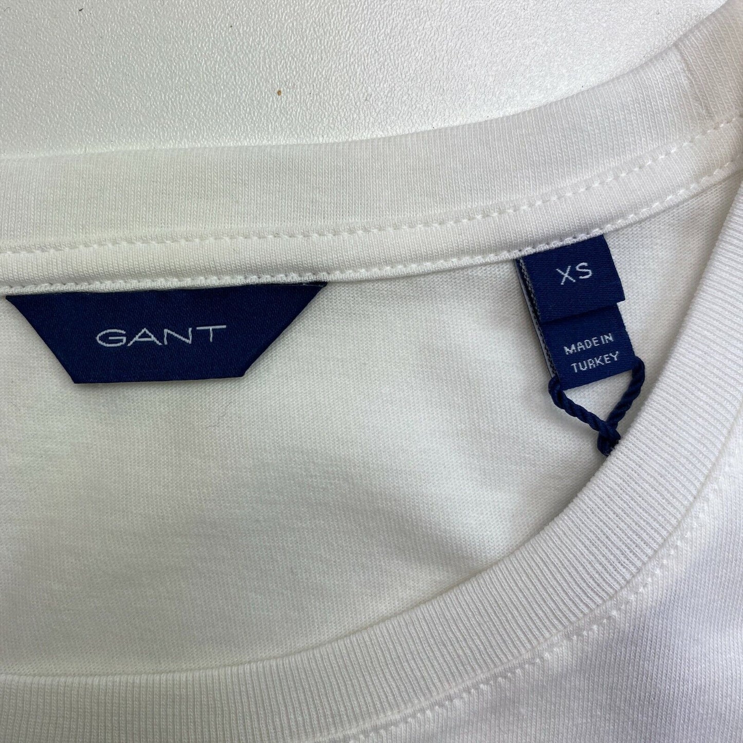 GANT T-Shirt mit Rundhalsausschnitt und Stickerei, Größe XS, Weiß