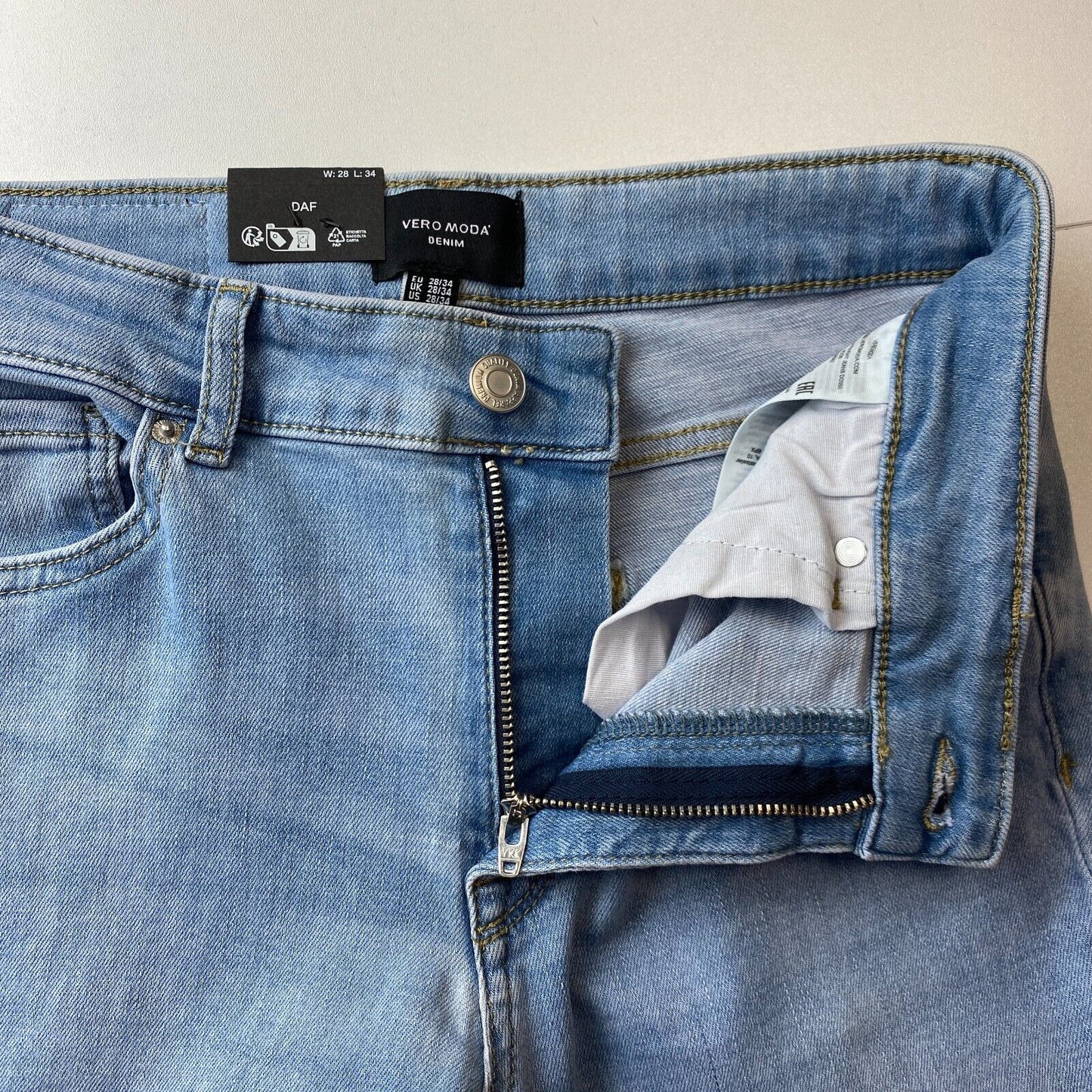 VERO MODA DAF Damen Jeans, Blau, mittlere Leibhöhe, normale Passform, gerade Passform, Größe W28 L34