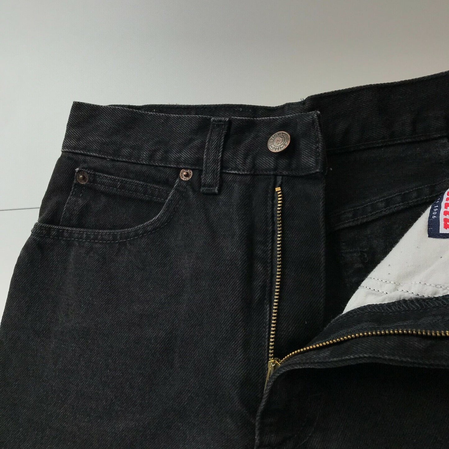 INVICTA Damen Jeans in Dunkelgrau mit normaler, konischer Passform, Größe W28, hergestellt in Italien