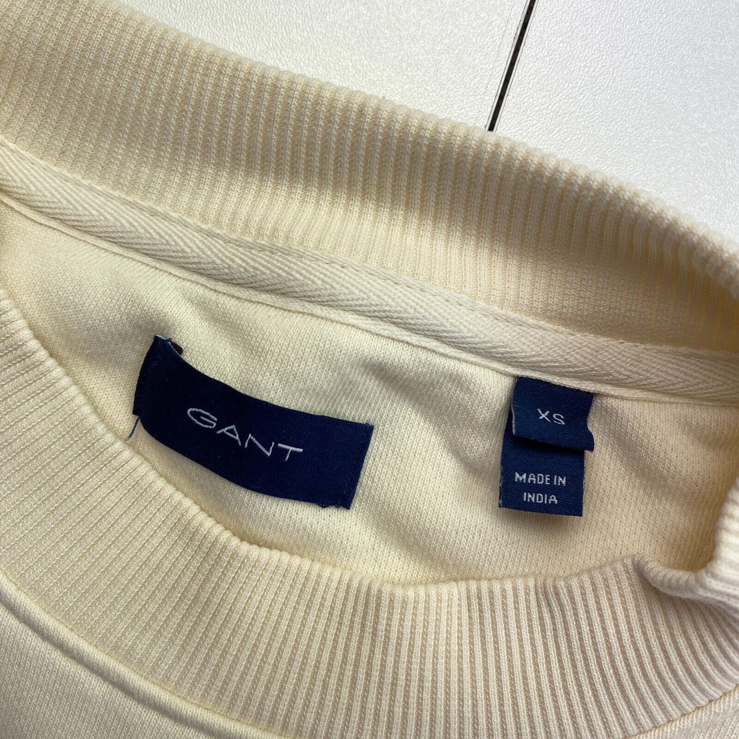 GANT Pullover mit Rundhalsausschnitt, Wappenschild, Beige, Größe XS