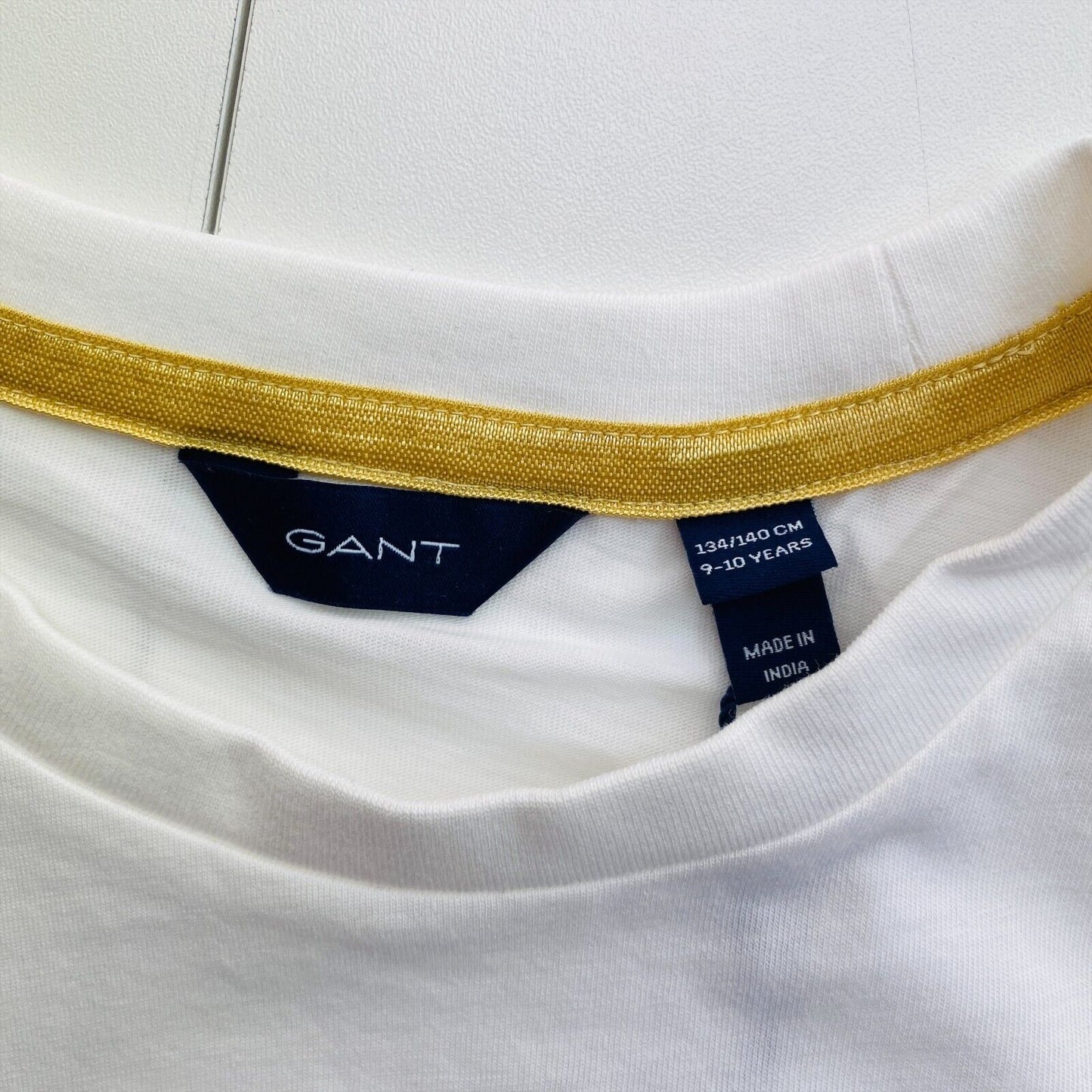 GANT Mädchen T-Shirt mit Rundhalsausschnitt und Monogramm, weiß, Größe 9 – 10 Jahre, 134/140 cm