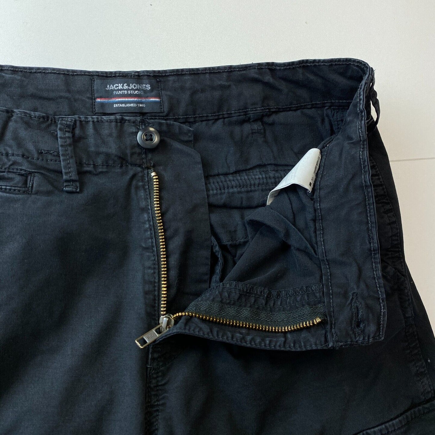 JACK &amp; JONES Pantalon cargo coupe droite ample noir W31 L32