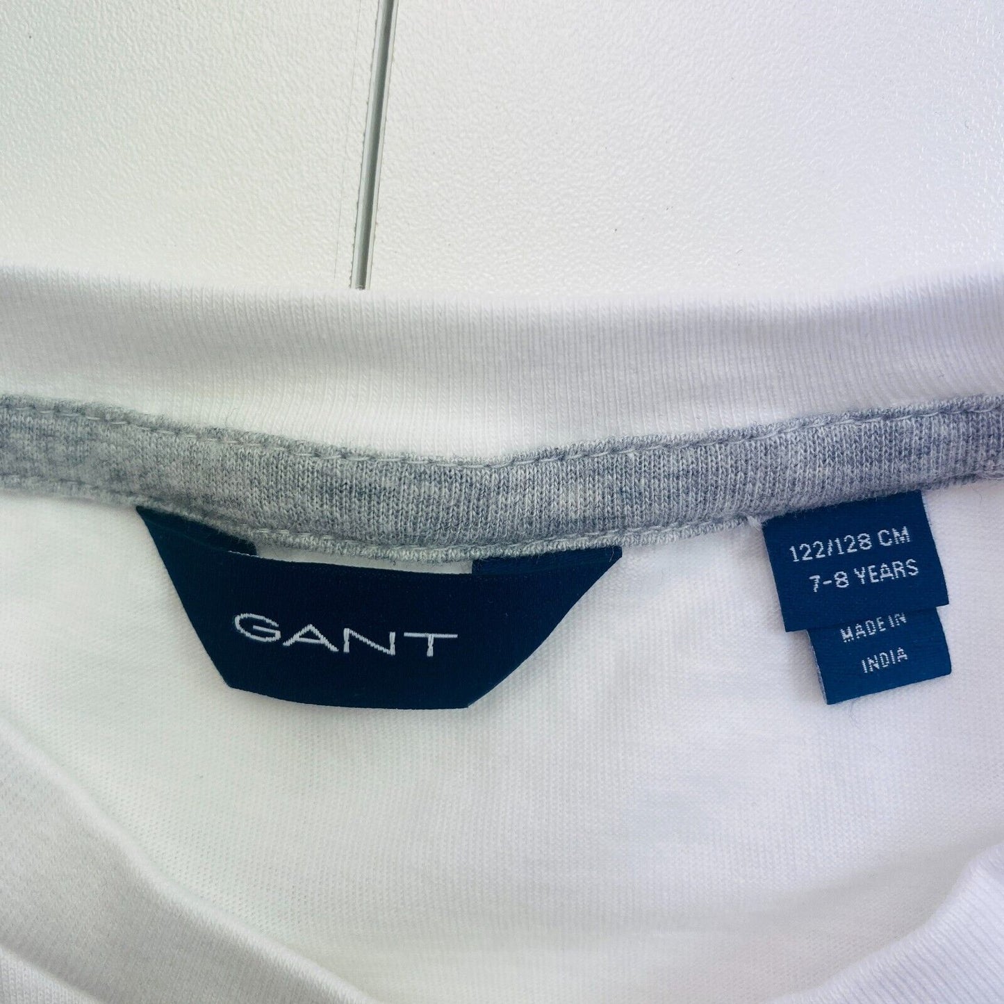 GANT Boys White Archive Shield Crew Neck T-Shirt Size 7-8 Years 122/128 cm