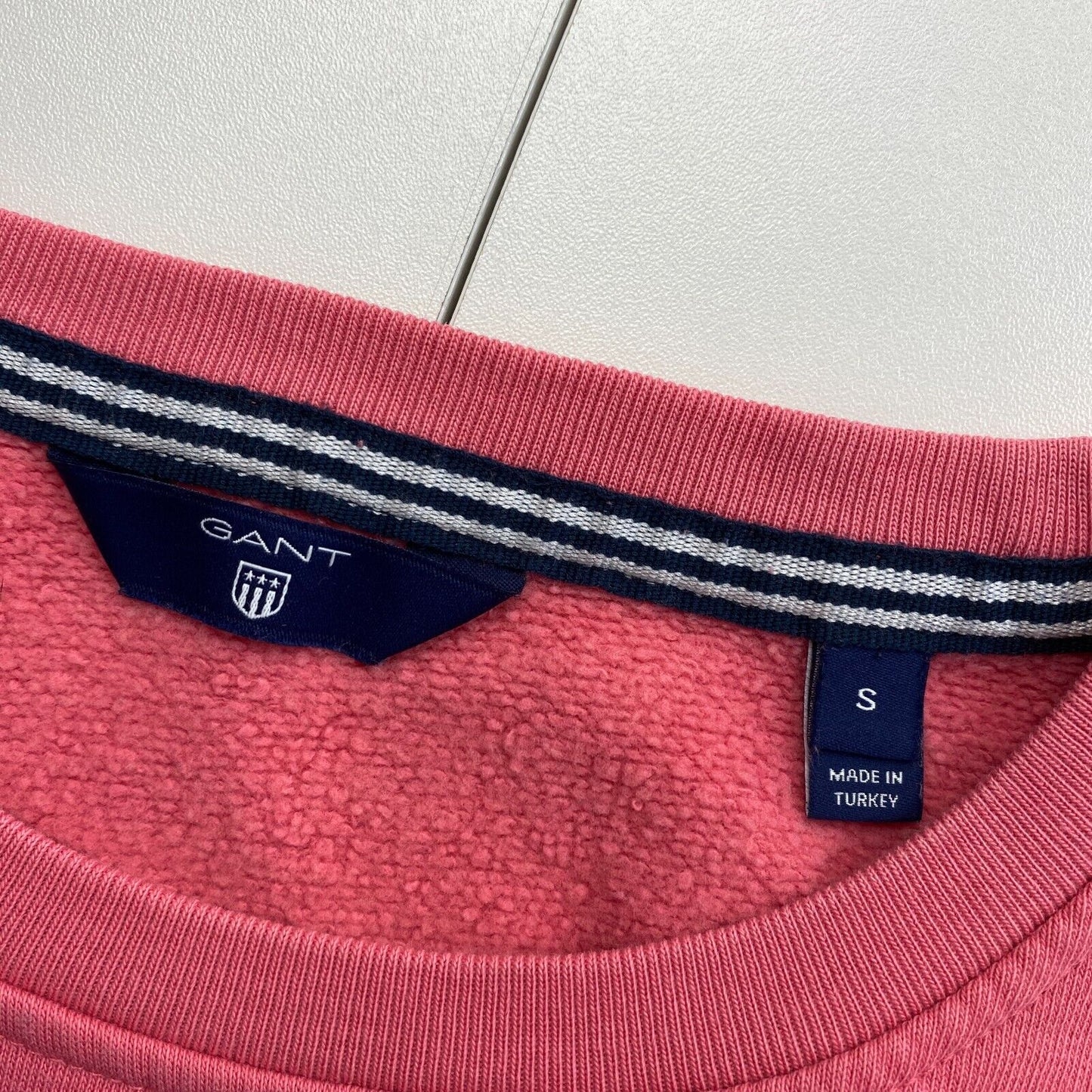 GANT Pullover mit Rundhalsausschnitt und Logo in Rosa, Größe S