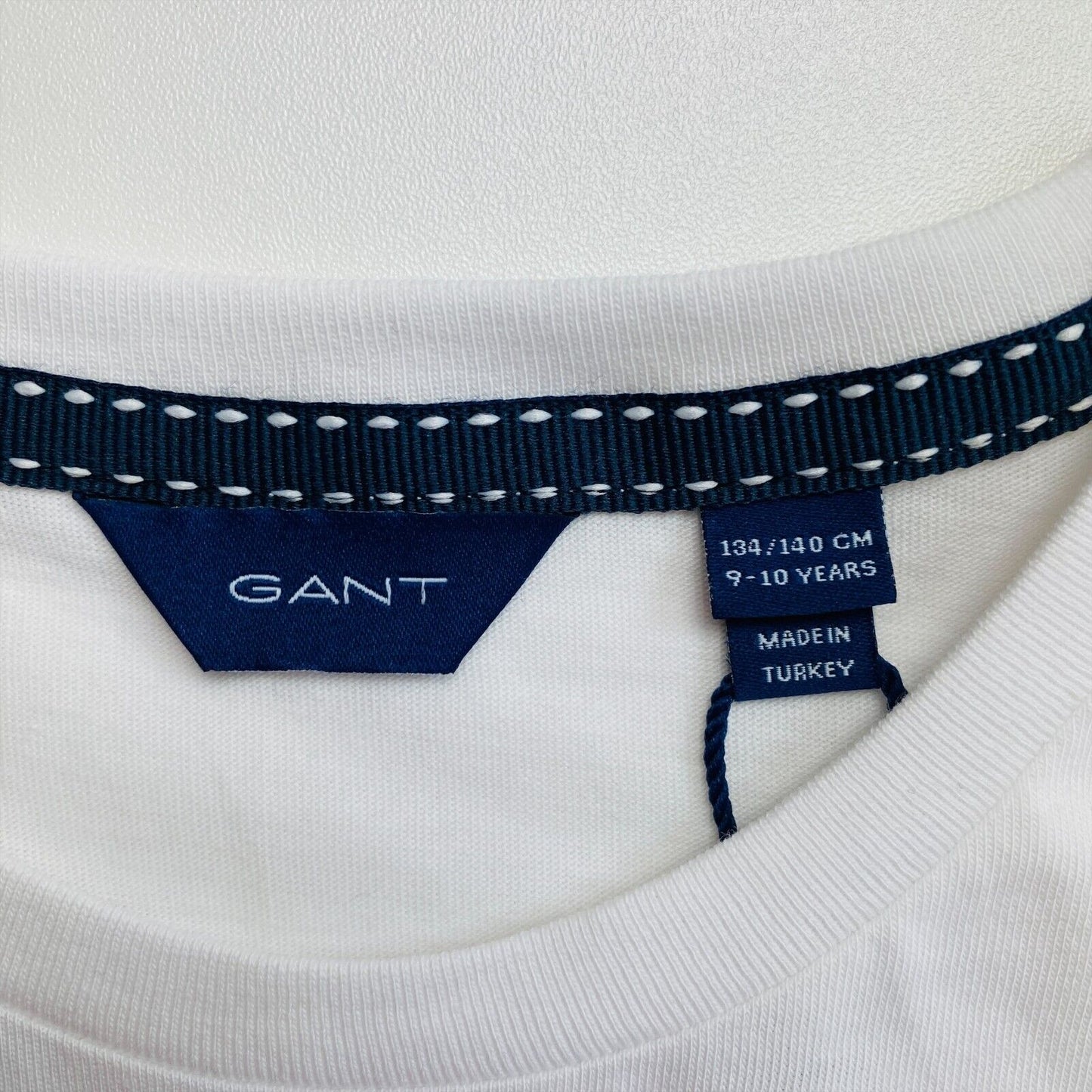 GANT Girls White Script Logo Crew Neck T Shirt Size 9 - 10 Years 134/140 cm