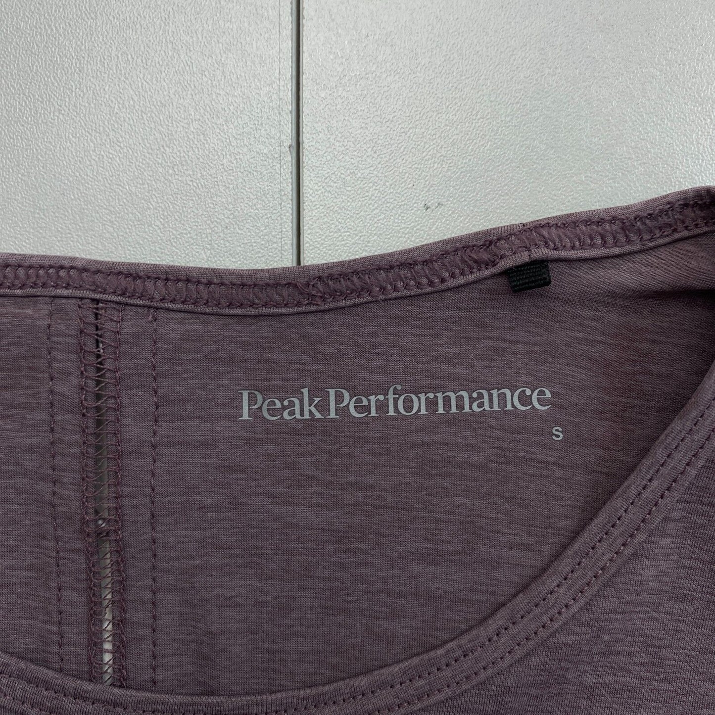 Peak Performance Women Purple SS Crew Neck Fly T Shirt Size S