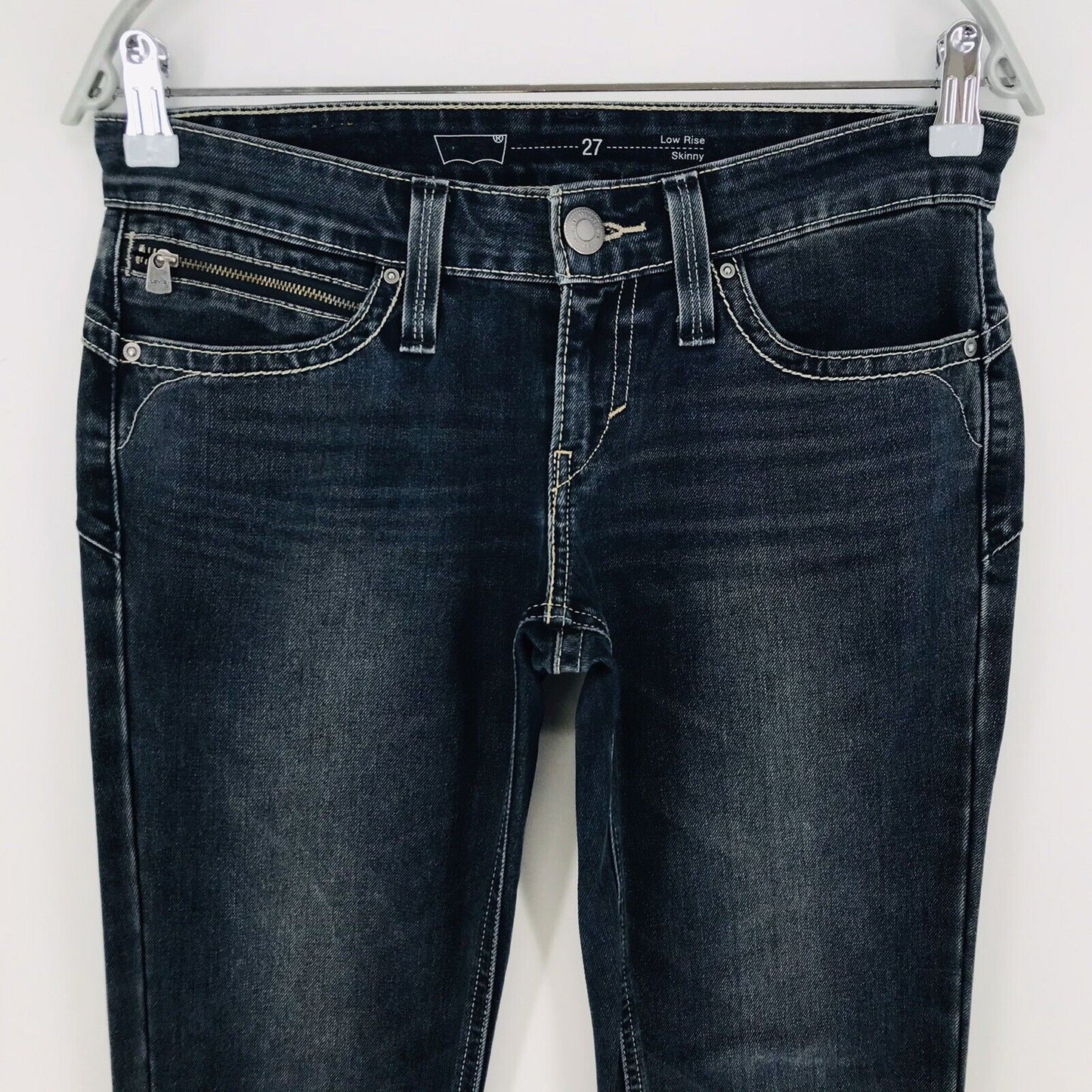 Levi's Damen Jeans mit Stretch-Anteil und niedriger Leibhöhe, Skinny Fit, Dunkelgrau, W27 L30