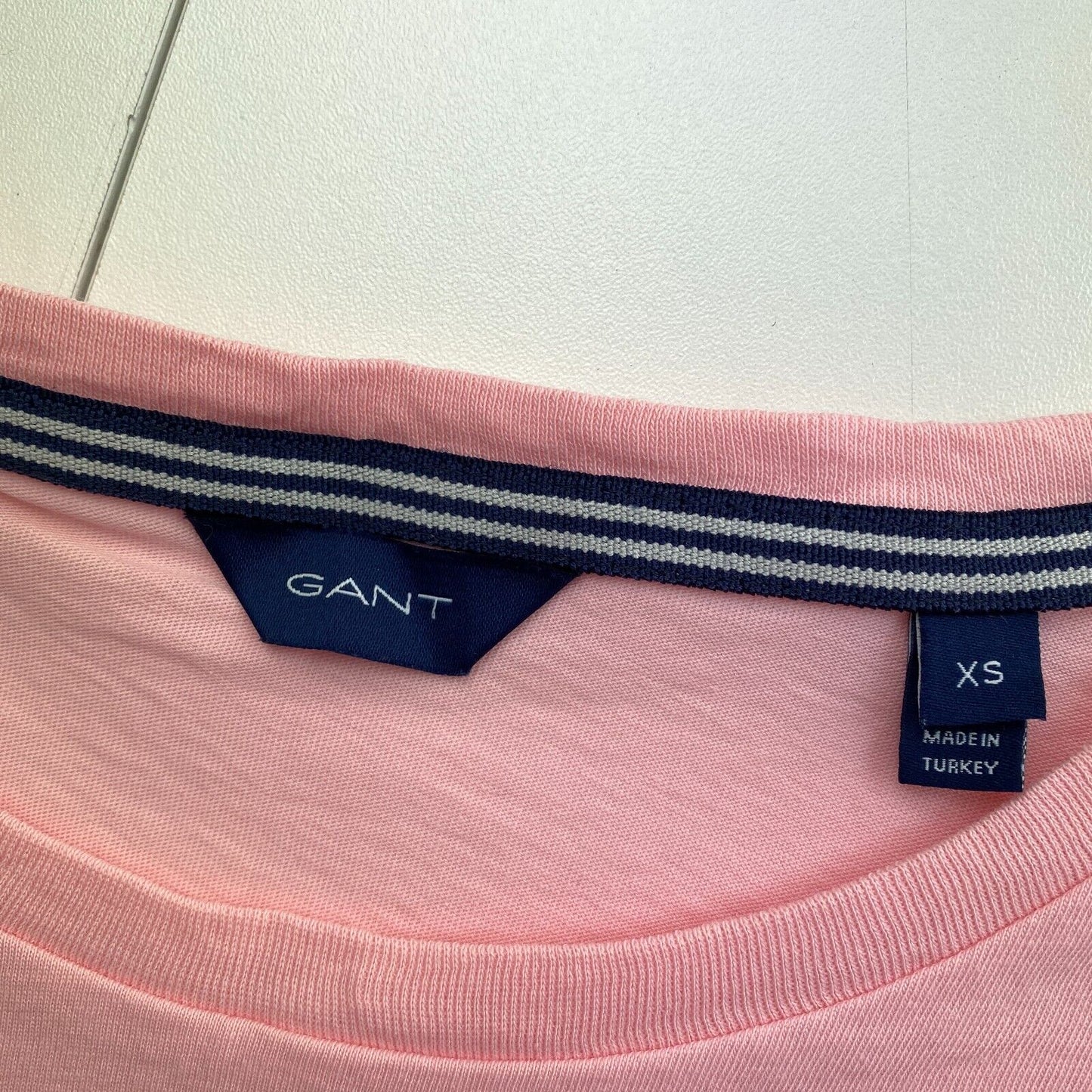 GANT T-shirt à col rond avec logo rose clair taille XS