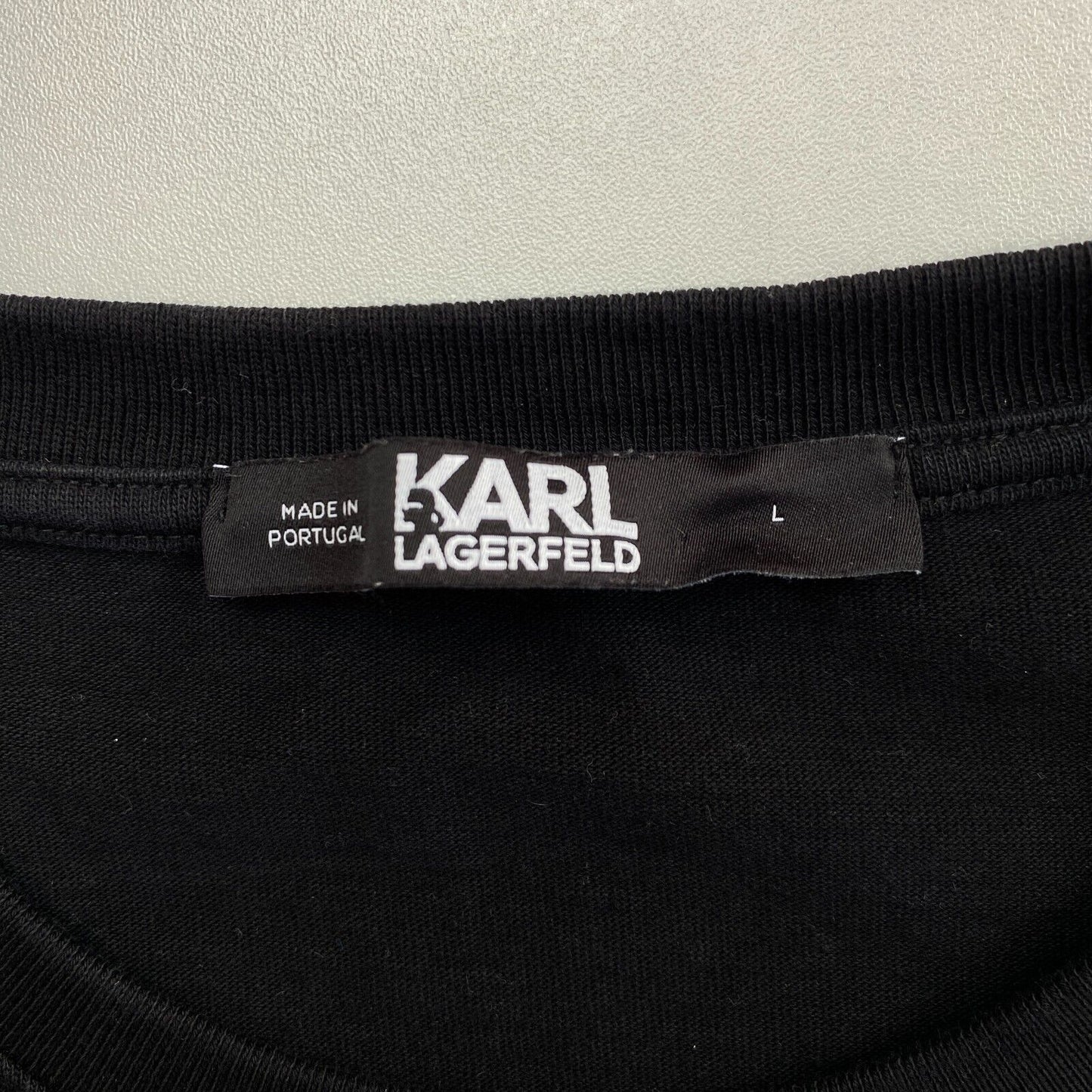 KARL LAGERFELD Schwarzes T-Shirt mit Rundhalsausschnitt und Flockdruck, Größe L