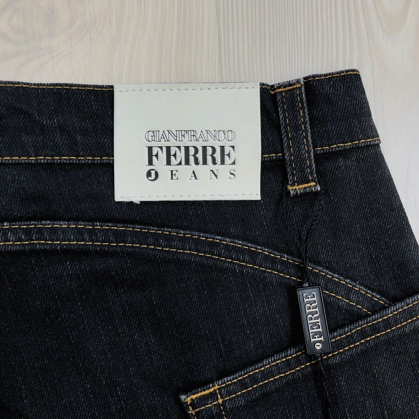 UVP 400 $ GF Gianfranco Ferre Schlagjeans schwarz Größe W29 / IT43 / UK11