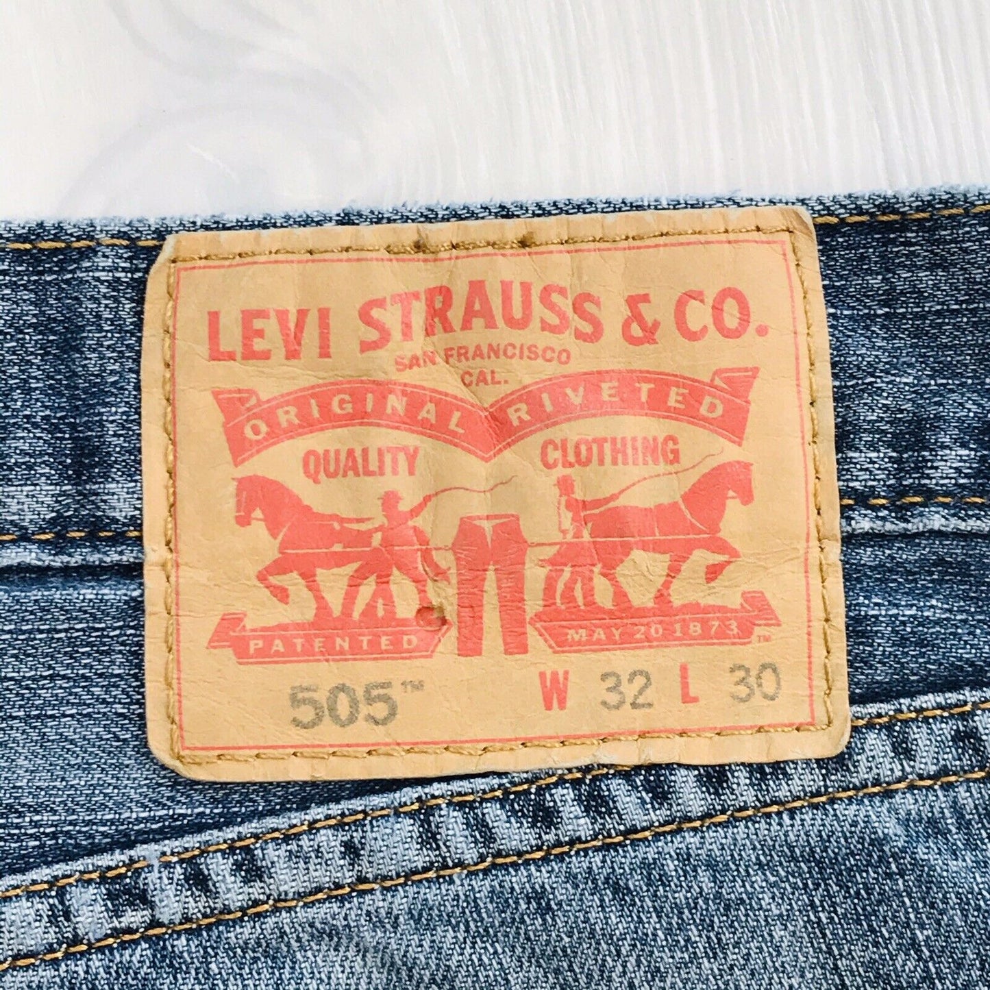 Vintage Levi‘s 505 Blue Straight Regular Fit Ripped Jeans Size W32 L30